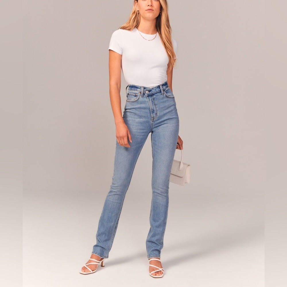 ABERCROMBIE & FITCH Ultra High Rise 90s Slim Straight Jean size 6L